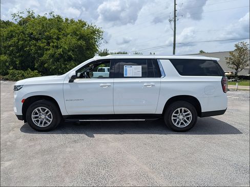 Used 2024 Chevrolet Suburban LT RWD image 8