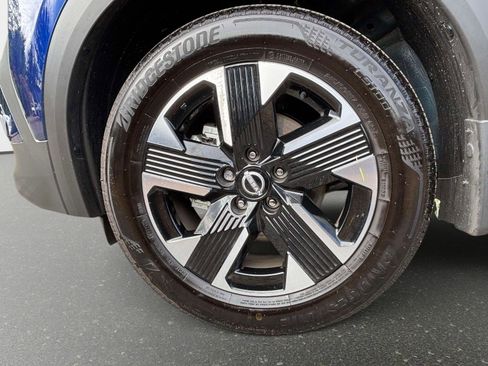 Used 2025 Nissan Kicks SV image 9