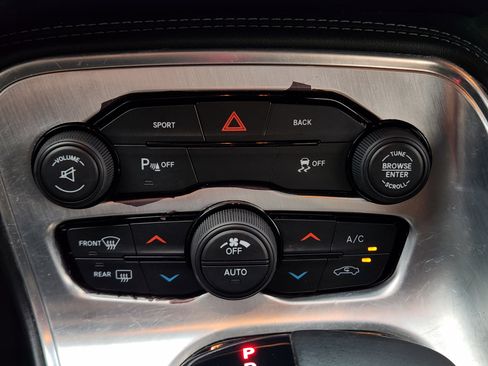 Used 2016 Dodge Challenger SXT RWD image 19