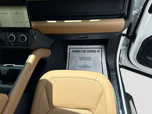 New 2026 Land Rover Defender 110 X-Dynamic SE AWD/4WD image 18