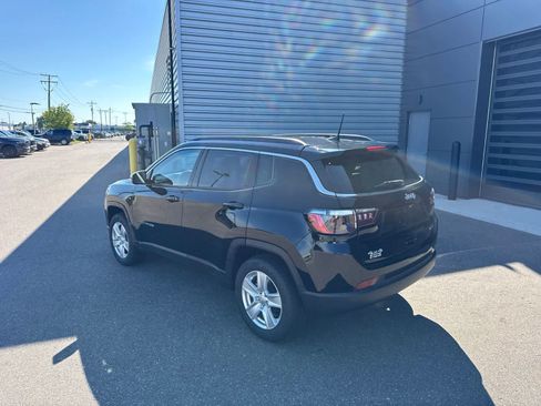 Used 2022 Jeep Compass Latitude w/ Convenience Group AWD/4WD image 3