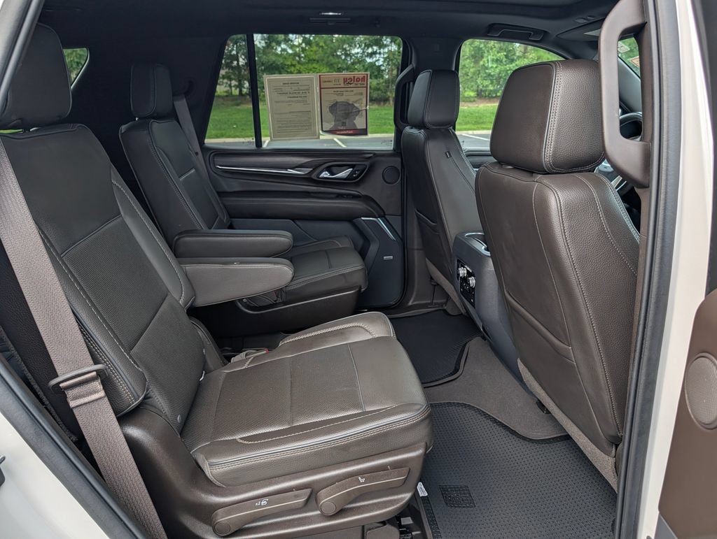 Used 2021 GMC Yukon Denali w/ Denali Premium Package AWD/4WD image 13