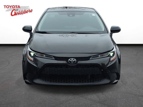 Used 2022 Toyota Corolla LE image 2