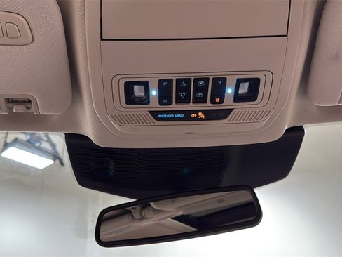 Used 2020 Ford Explorer Platinum w/ Premium Technology Package image 11