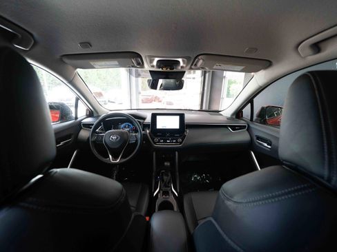 Used 2024 Toyota Corolla Cross XLE FWD image 19