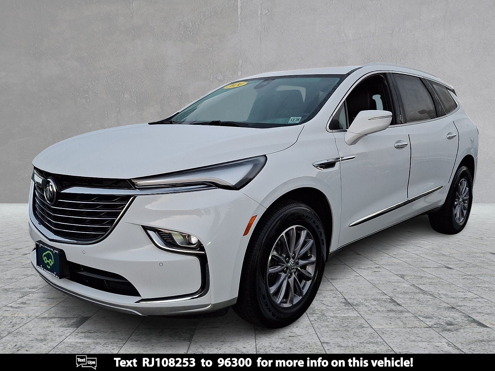 Used 2024 Buick Enclave Essence FWD image 1