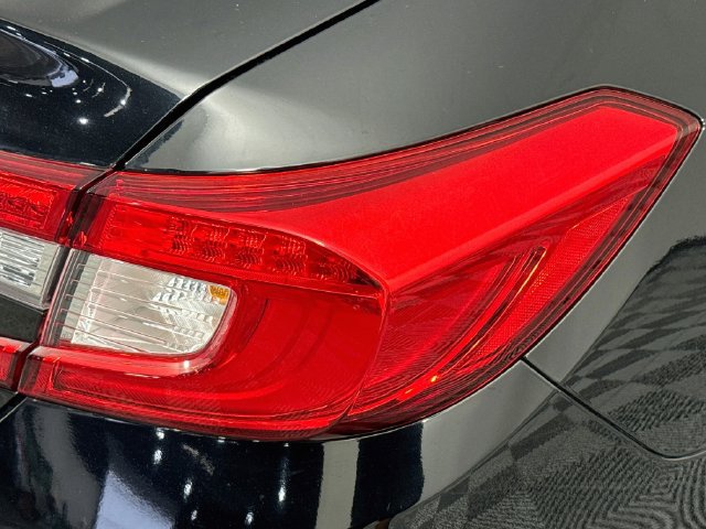 Used 2021 Honda Accord Touring image 31