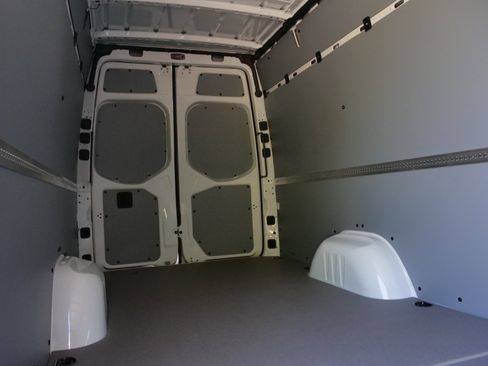Used 2025 Mercedes-Benz Sprinter 2500 image 26