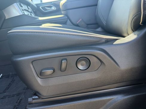 Used 2024 Chevrolet Suburban Premier image 17