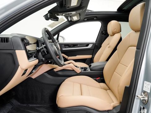Certified 2026 Porsche Cayenne AWD/4WD image 6