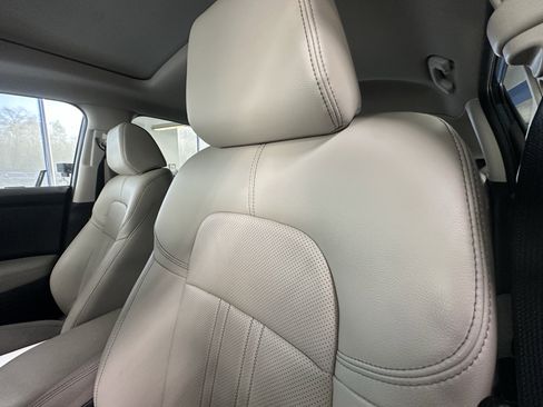 Used 2024 Honda HR-V EX-L image 10