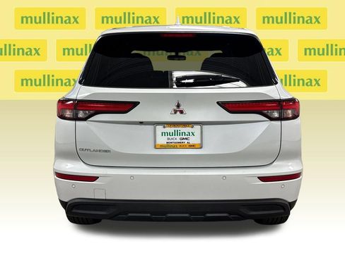 Used 2022 Mitsubishi Outlander ES FWD image 14
