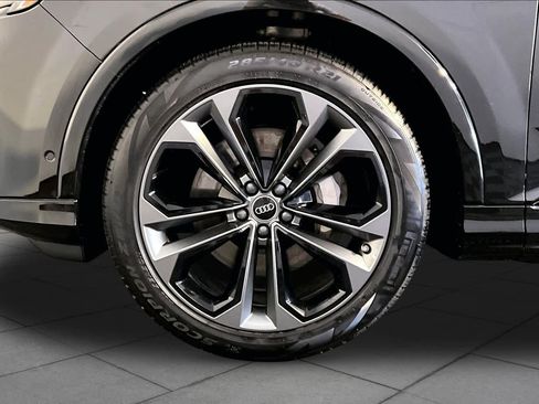 Used 2025 Audi Q7 3.0T Prestige AWD/4WD image 11