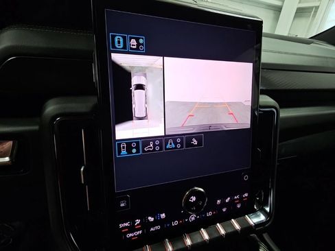 Used 2025 GMC Yukon XL AT4 w/ AT4 Premium Package AWD/4WD image 19