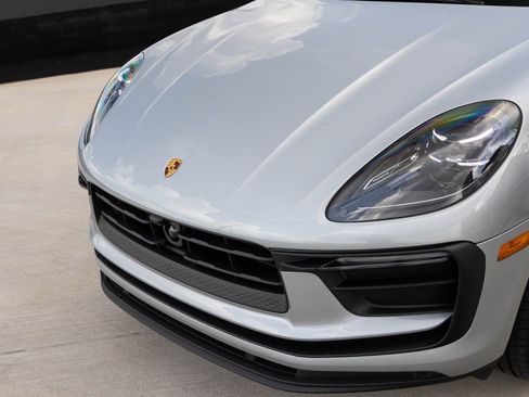 Certified 2025 Porsche Macan image 33