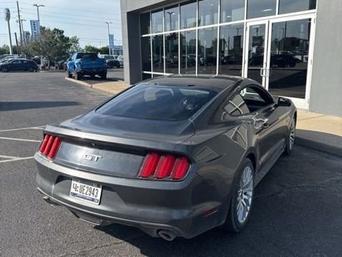 Used 2017 Ford Mustang GT w/ GT Performance Package RWD image 7