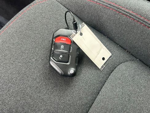 Used 2025 Jeep Wrangler Unlimited Rubicon image 40