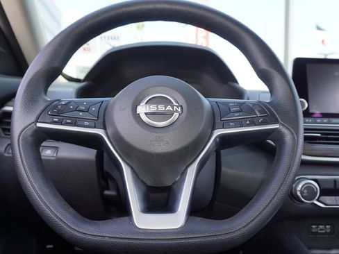 Used 2024 Nissan Altima 2.5 SV FWD image 19
