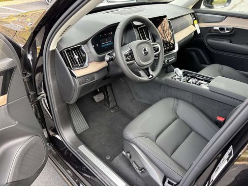 Used 2026 Volvo XC90 B6 Plus w/ Protection Package Premier AWD/4WD image 24