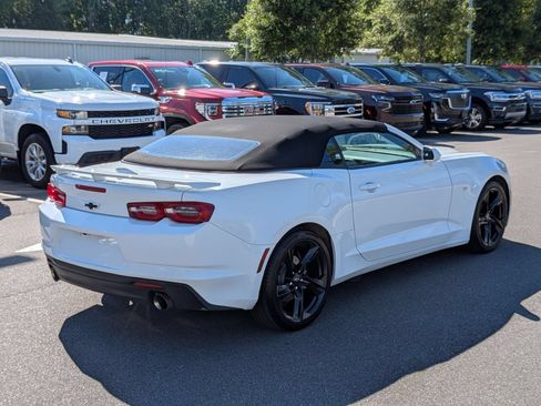 Used 2024 Chevrolet Camaro LT w/ Technology Package RWD image 3