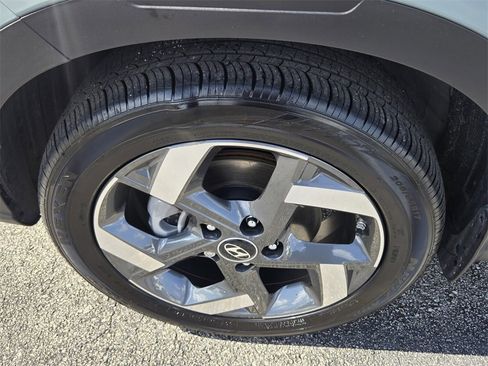 Certified 2025 Hyundai Venue SEL image 10