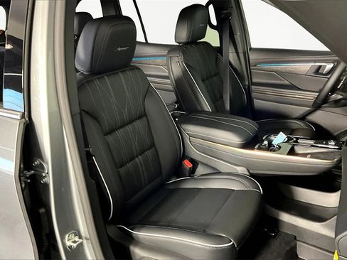 New 2026 Buick Enclave Avenir w/ Super Cruise Package image 12