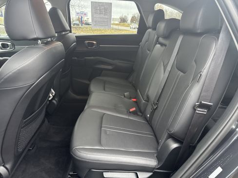 Used 2024 Kia Sorento S image 8