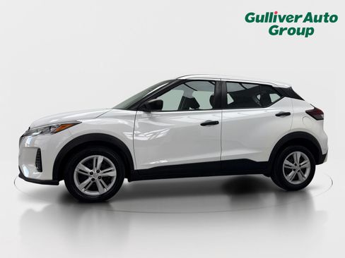 Used 2021 Nissan Kicks S FWD image 2