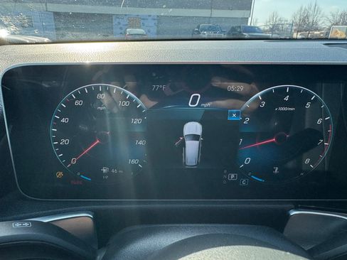 Used 2021 Mercedes-Benz GLB 250 4MATIC w/ Premium Package image 18