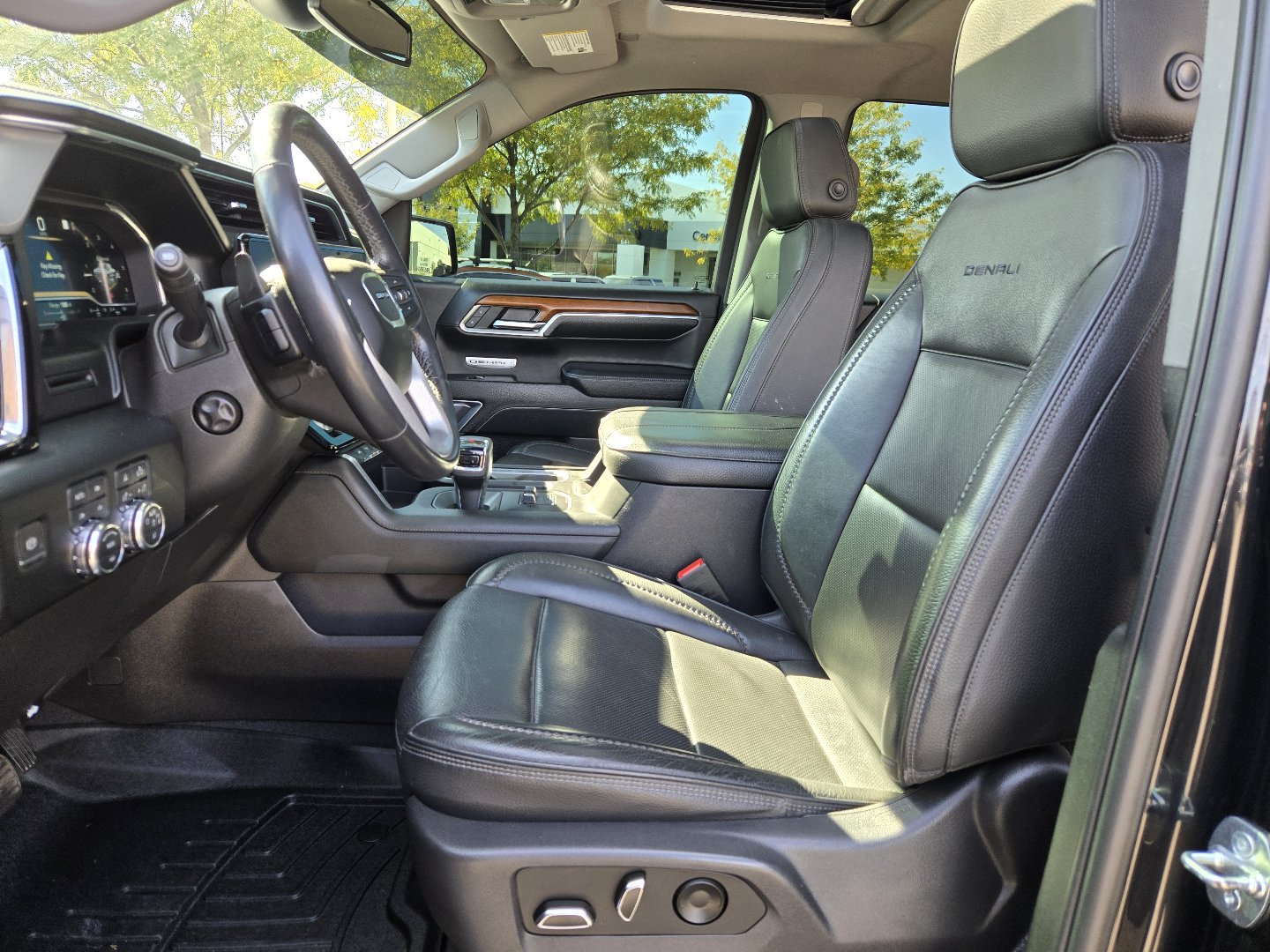 Used 2023 GMC Sierra 1500 Denali AWD/4WD image 4