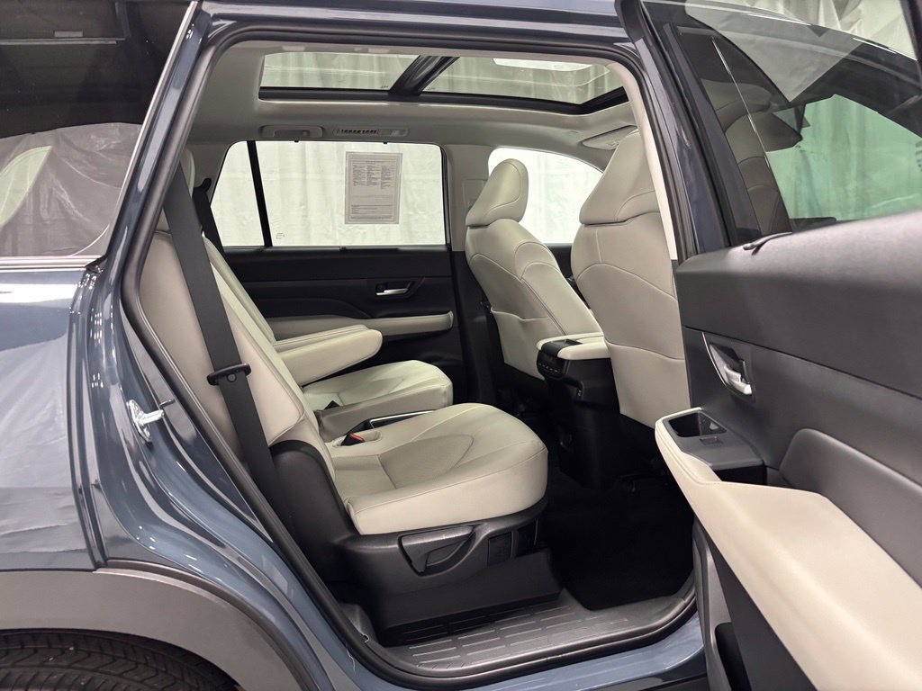 Used 2026 Toyota Grand Highlander AWD image 57
