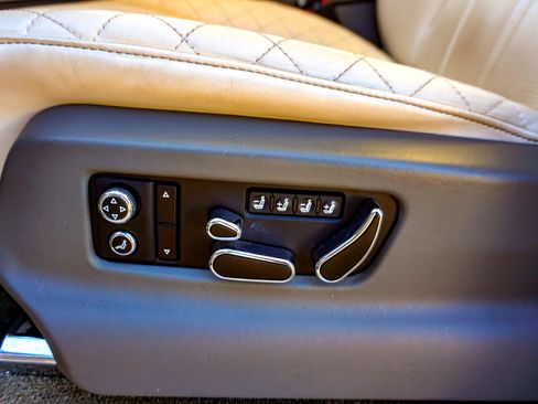 Used 2017 Bentley Bentayga W12 AWD image 26