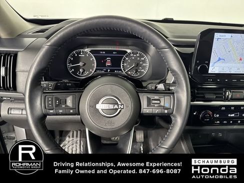 Used 2025 Nissan Pathfinder SL AWD/4WD image 12