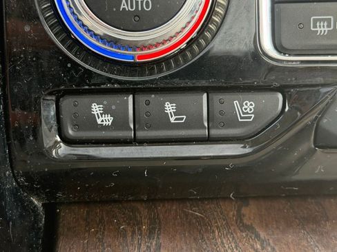 Used 2021 GMC Yukon Denali w/ Denali Premium Package image 38