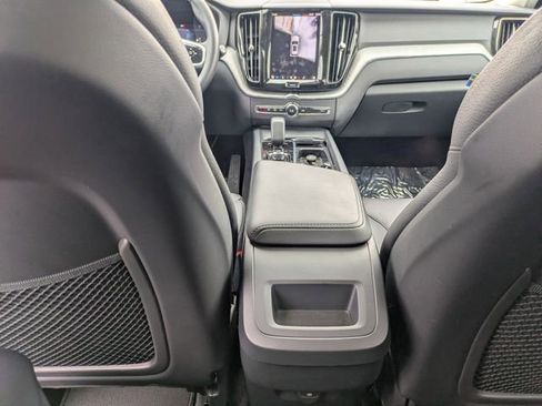 Used 2025 Volvo XC60 B5 Plus image 28