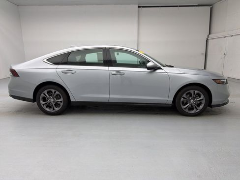 Used 2023 Honda Accord EX image 12
