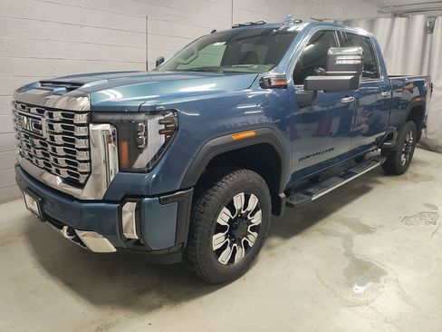 New 2026 GMC Sierra 2500 Denali w/ Denali Reserve Package AWD/4WD image 16
