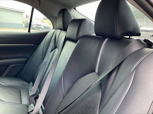 Used 2020 Toyota Camry XSE image 5