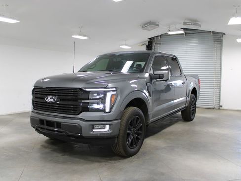 Used 2025 Ford F150 Platinum image 4