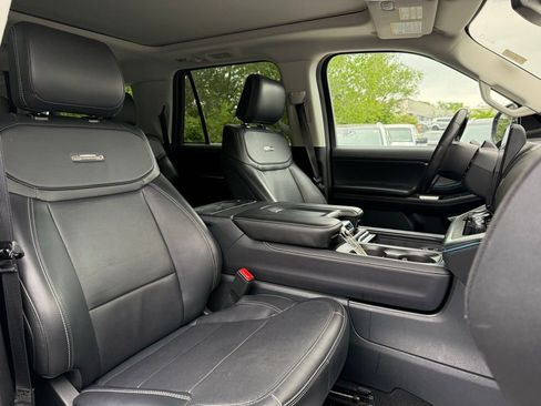 Used 2025 Ford Expedition Max Platinum AWD/4WD image 23