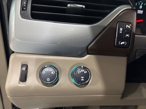 Used 2018 Chevrolet Suburban LT AWD/4WD image 33