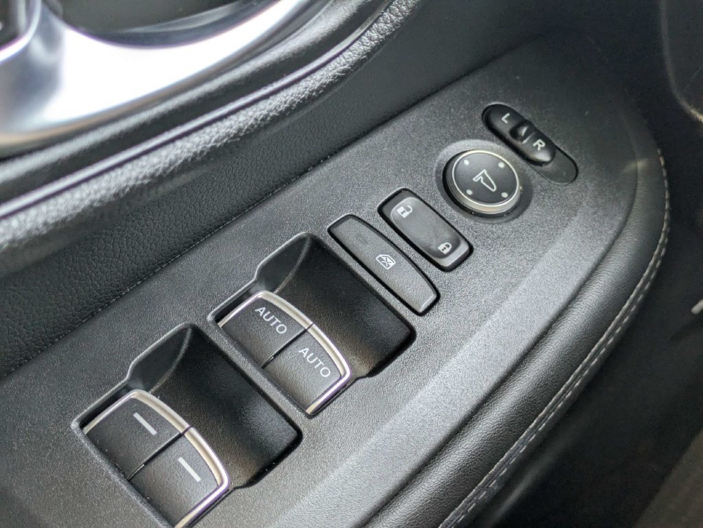 Used 2023 Honda HR-V EX-L image 25