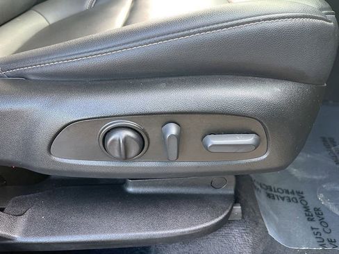 Used 2023 Chevrolet Traverse LT image 61