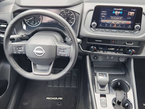 Used 2025 Nissan Rogue SV FWD image 26