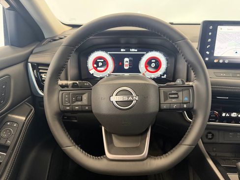 Used 2025 Nissan Rogue SL w/ SL Premium Package image 23