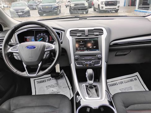Used 2016 Ford Fusion SE image 5