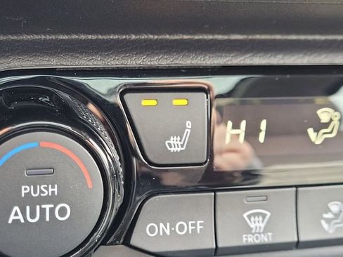 New 2026 Nissan Kicks SV w/ SV Premium Package FWD image 17