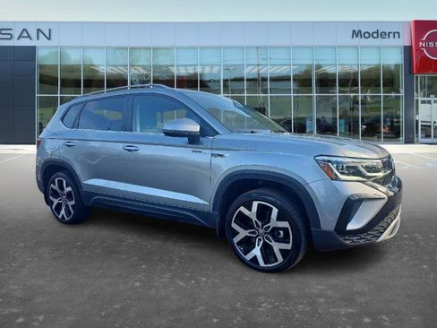 Used 2022 Volkswagen Taos SEL image 2