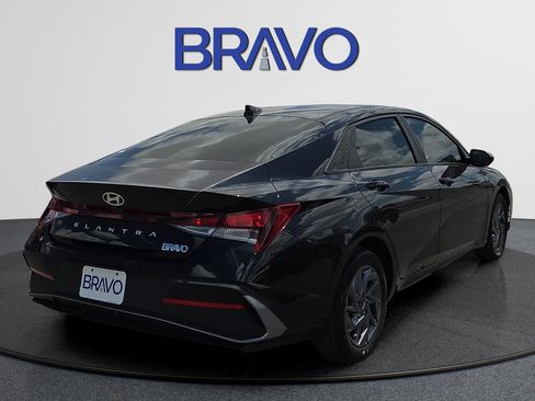 Used 2024 Hyundai Elantra SEL FWD image 4