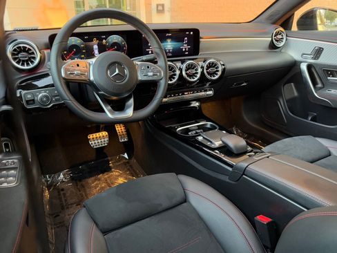 Used 2023 Mercedes-Benz CLA 250 image 29